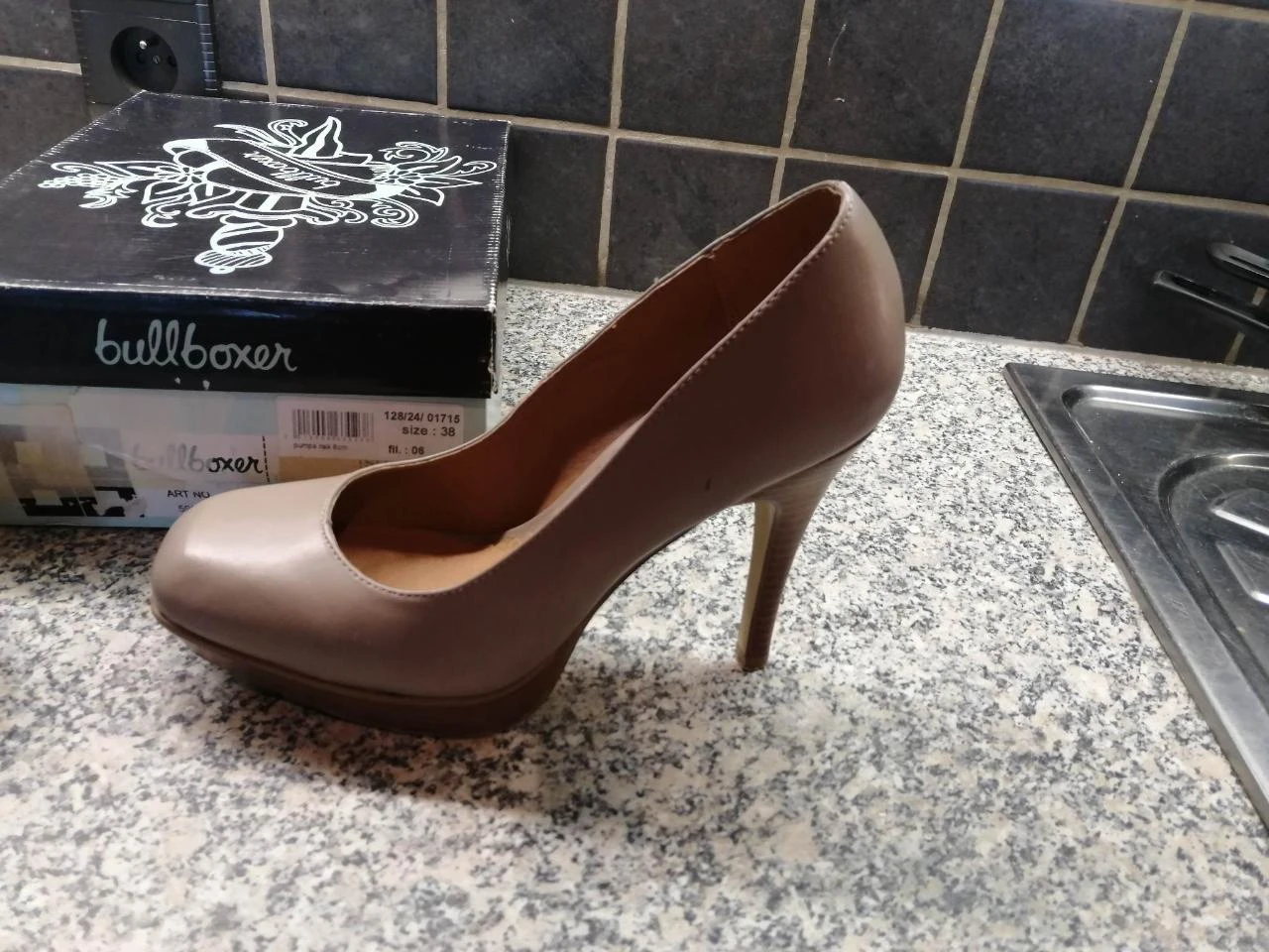 pumps marca bullboxer cinza claro - tamanho 38 – photo 2